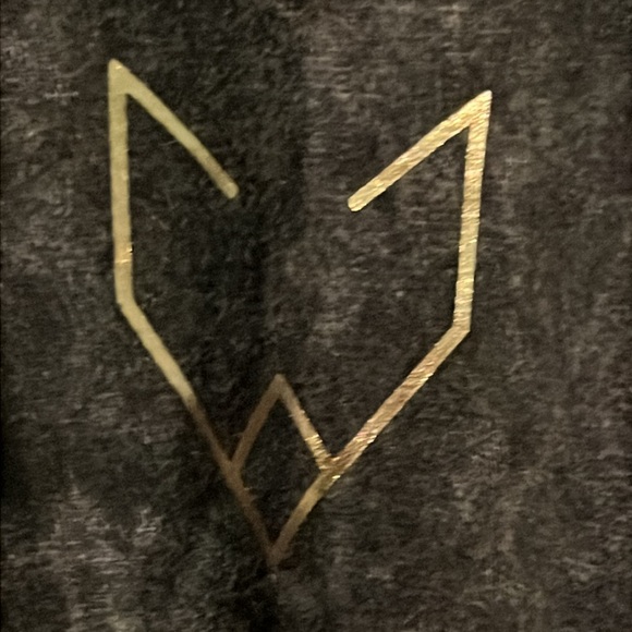 NWOT Crystal Wolf Tee Size XXL - Picture 2 of 4
